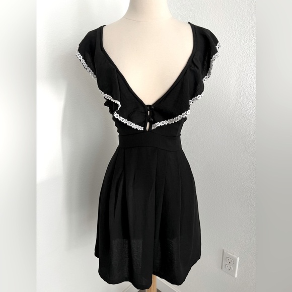 NEW Black V Neck Dress Size Small - Picture 1 of 3